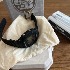 CASIO メンズ腕時計 -- G-SHOCK 40th Anniversary RECRYSTALLIZED CASIO -- 黒 ブラック 金 ゴールド DW-5040PGの画像
