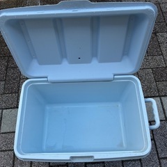 Rubbermaid クーラーボックスL（ブルー）の画像