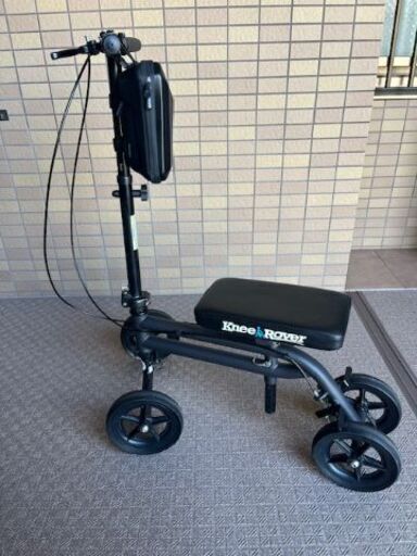kneeroverニースクーター膝用歩行器（小さなポーチ付き）