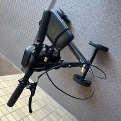 kneeroverニースクーター膝用歩行器（小さなポーチ付き）