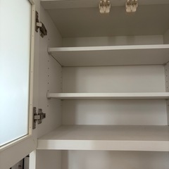 使用感あり/食器棚の画像