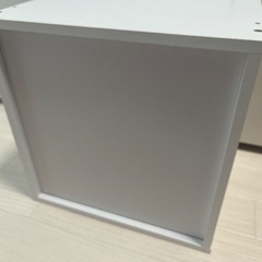 白い棚の画像