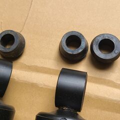 日産 NV350 キャラバン 純正ショックアブソーバー 前後セット　新車外しの画像