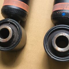 日産 NV350 キャラバン 純正ショックアブソーバー 前後セット　新車外しの画像