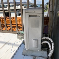 古いエアコン2台 差し上げますの画像