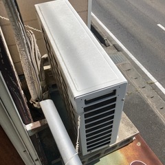 古いエアコン2台 差し上げますの画像