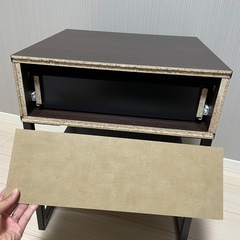 サイドテーブルの画像