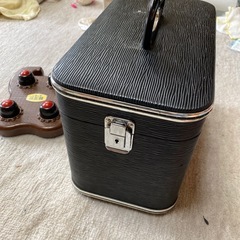 化粧道具ケース　しっかりした作り　鏡ありの画像