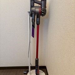 スタンド付きDyson V8 Slim Fluffy+ 掃除機の画像