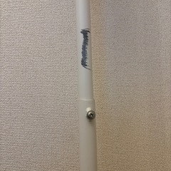 スタンド付きDyson V8 Slim Fluffy+ 掃除機の画像