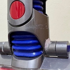 スタンド付きDyson V8 Slim Fluffy+ 掃除機の画像