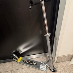※取引中【ほぼ新品】スクーター／キックボード(キッズ用)の画像