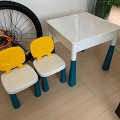 幼児用デスク、椅子セットの画像