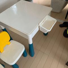 幼児用デスク、椅子セットの画像