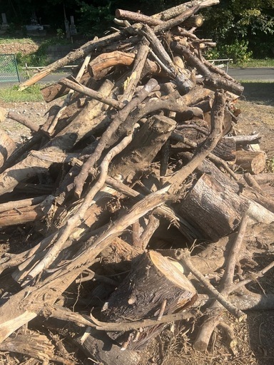 引取り限定！軽トラ1台分　平積み　薪　けやき　梅等　ミックス　薪材　スウェーデントーチ