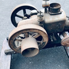 古い発動機の画像
