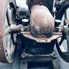 古い発動機の画像