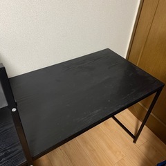 パソコンテーブルの画像