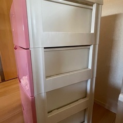 4段衣装ケースの画像