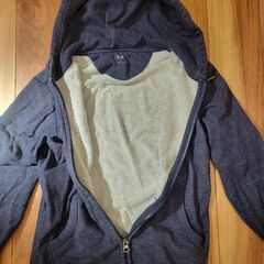 ユニクロ　パーカーの画像
