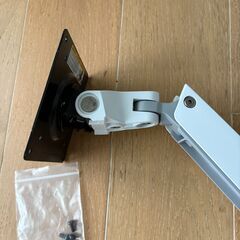 ERGOTRON エルゴトロン LX デスクモニターアーム（45-490-216）【VESA対応】の画像