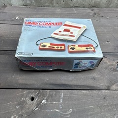 （寿康）
箱付きカセットゲーム3本付きファミコンの画像