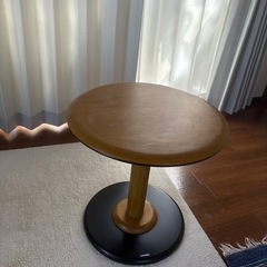 カリモク・木製・丸テーブルの画像