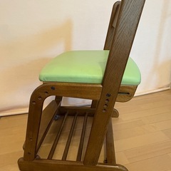 学習イス(カリモク)の画像