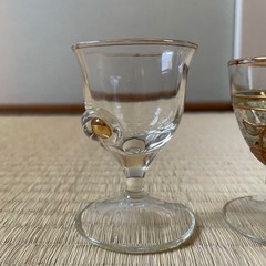 小さな酒のステンドグラスコップ 色々なデザイン　3個の画像