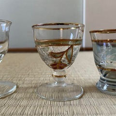 小さな酒のステンドグラスコップ 色々なデザイン　3個の画像