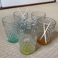 色々色のガラス製ビールジョッキ　3本の画像