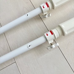 ★0円【お譲りします】突っ張り棚 ラック 突っ張りポール 荷物棚 収納 ラック 網棚 ホワイト　70〜130cm 伸縮の画像