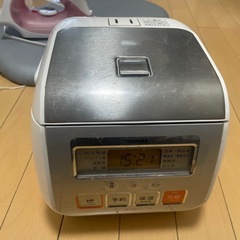 家電セット(炊飯器、アイロン、アイロン台、ルーター、ライト)の画像