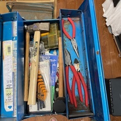NO4工具箱付き色んな工具です。の画像