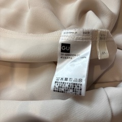 GU　長袖シャツ 前タック入り　クリーム色Sの画像