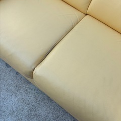 2人掛けソファ　黄色　クリーム色　リビング家具　家具の画像