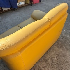 2人掛けソファ　黄色　クリーム色　リビング家具　家具の画像