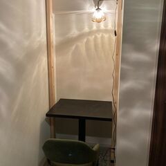 レトロ風な壁に取り付けるガラスの照明の画像