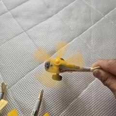 救急デザインのヘリコプターの画像