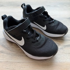 【ナイキ（NIKE）スニーカー】レボリューション6 19.0cm ブラックの画像
