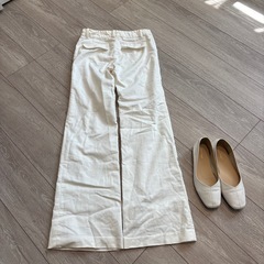 ホワイト ストレートパンツ Sサイズの画像