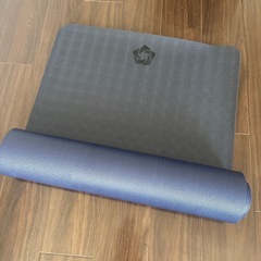ミュラウェア　ヨガマット　紺色　美品の画像