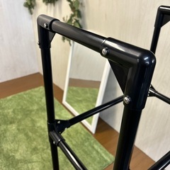 【リユース☆エコちょっぷ】ベース付で倒れにくい タイヤラック 普通車 コンパクト車用 Mの画像