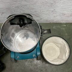 【makita】 マキタ 業務用 掃除機 乾湿両用 集じん機 490 動作確認済み 掃除 大掃除 集塵機 100V 掃除器具 A0339の画像