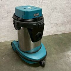 【makita】 マキタ 業務用 掃除機 乾湿両用 集じん機 490 動作確認済み 掃除 大掃除 集塵機 100V 掃除器具 A0339の画像