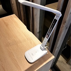 ワークデスク　チェア　ライト3点セット　木製デスク　オフィスチェアの画像