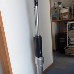 アイリスオーヤマ コードレス掃除機 パック式の画像