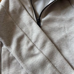 UNIQLO グレー パーカー 120の画像