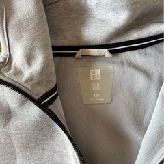 UNIQLO グレー パーカー 120の画像