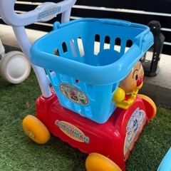 幼児の三輪車，ウォーターテーブル，ショッピングカートの画像